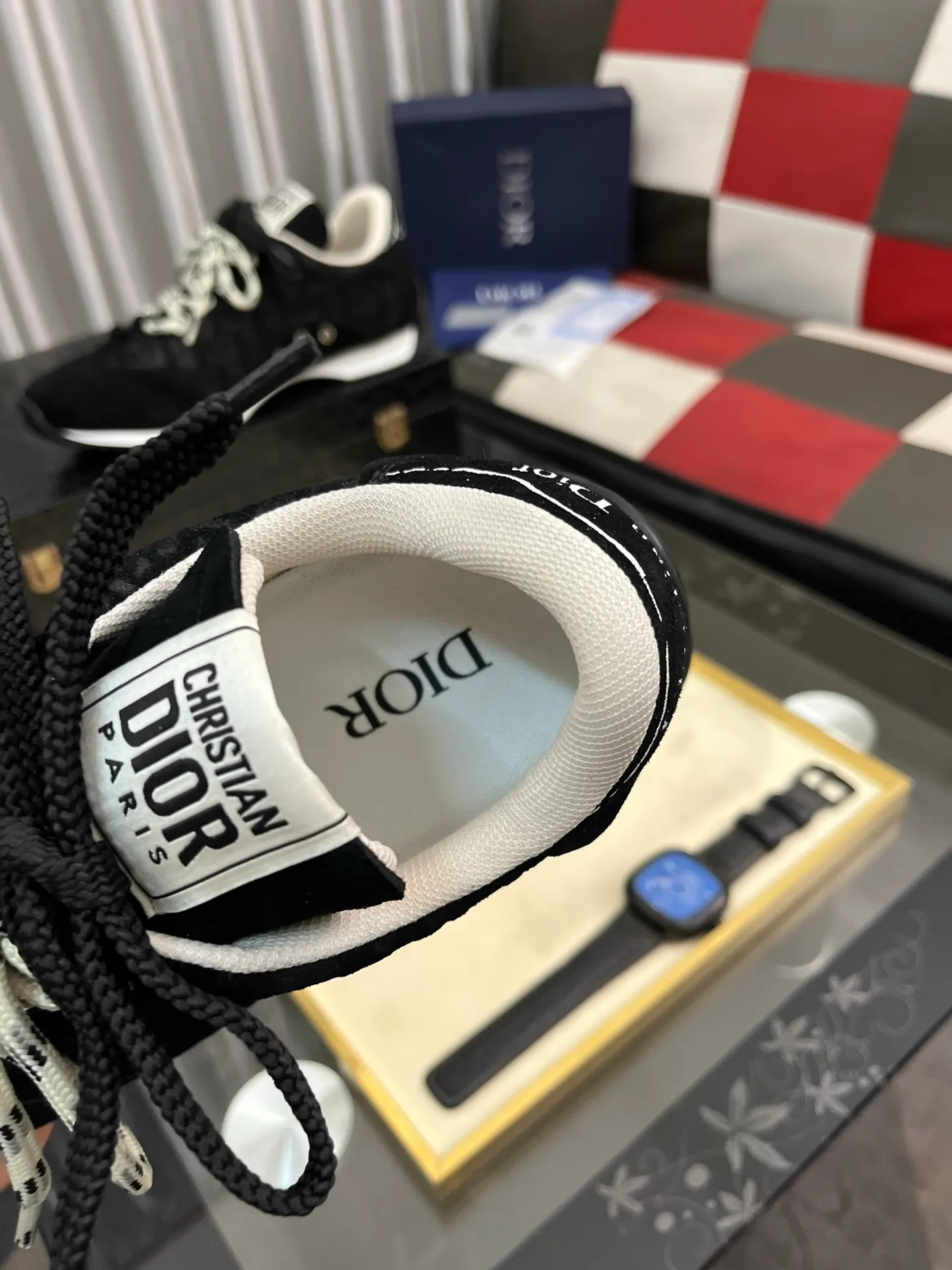 Men's shoes 💰500⌚️⌚️Dior original quality.~ Unique modern style sneakers. 🏃A must-have casual shoe for trendy men😍😍 Original brand imported from Italy, imported original leather, sheep lining (refuses to discolor and grind feet) Sole: Original sole provided by the original factory, French lazy style design ⚠️Fit to the feet, original quality, super comfortable original sole. Just like shooting the real thing 🎬The real thing is better Code number: 38-446️⃣Colors available
